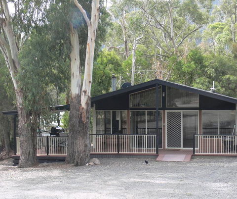 Mountain Hideaway - Redcliffe Tourism 0