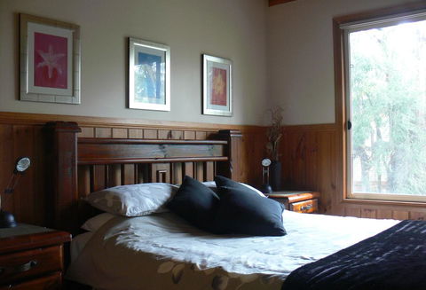 Mountain Hideaway - Redcliffe Tourism 2