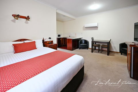 Narrandera Club Motor Inn - Redcliffe Tourism 3
