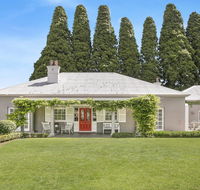 Nattai Lodge - house  cottage in beautiful garden - Redcliffe Tourism