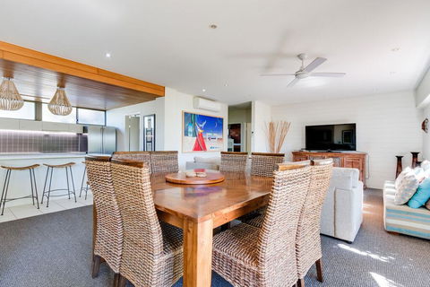 Nautilus Beachfront Villas & Spa - Redcliffe Tourism 2