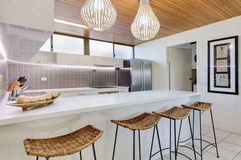 Nautilus Beachfront Villas & Spa - Redcliffe Tourism 3