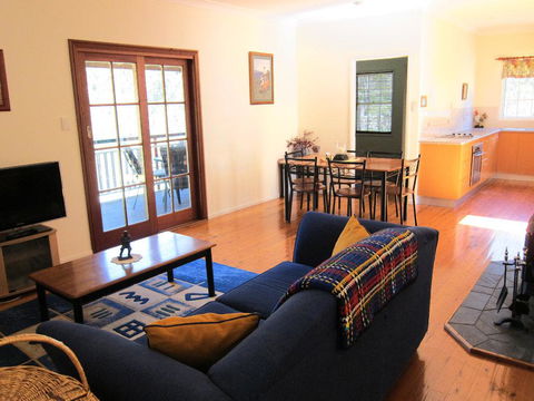 Neds Cabin - Redcliffe Tourism 3