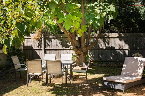 Neds Other Beds - Redcliffe Tourism 1