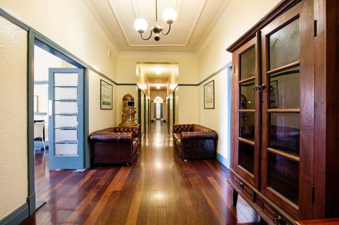 Captain Stirling Hotel - Redcliffe Tourism 22