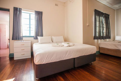 Captain Stirling Hotel - Redcliffe Tourism 32