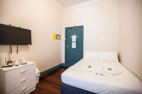 Captain Stirling Hotel - Redcliffe Tourism 33