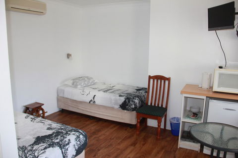 Busselton Ithaca Motel - Redcliffe Tourism 32