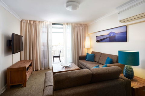 Broadwater Resort Como - Redcliffe Tourism 24
