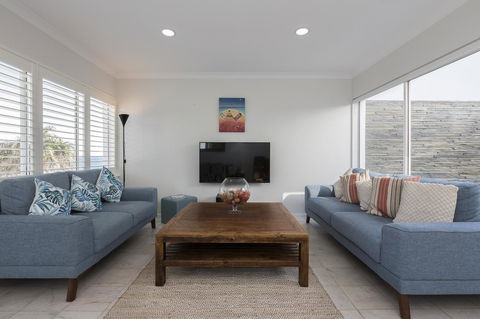Cottesloe Beach House II - Redcliffe Tourism 4
