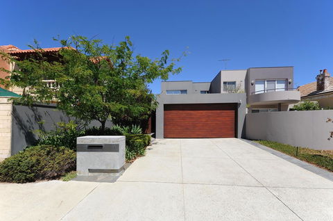 Cottesloe Beach House II - Redcliffe Tourism 22