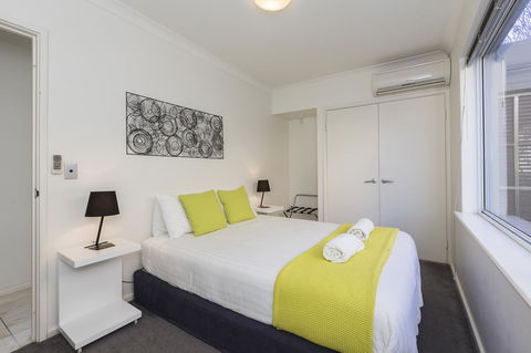 Cottesloe Beach House II - Redcliffe Tourism 10