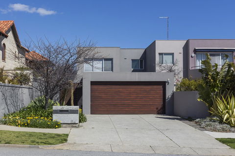 Cottesloe Beach House II - Redcliffe Tourism 26