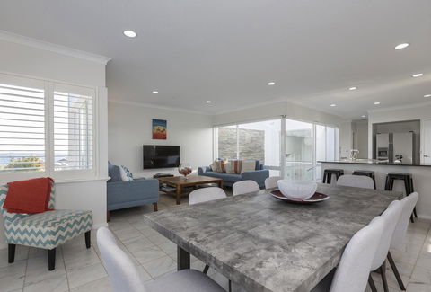 Cottesloe Beach House II - Redcliffe Tourism 1