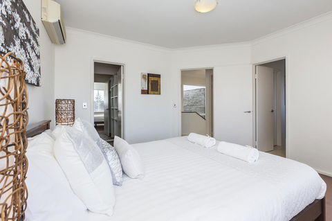 Cottesloe Beach House II - Redcliffe Tourism 17