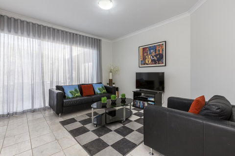 Cottesloe Beach House II - Redcliffe Tourism 7
