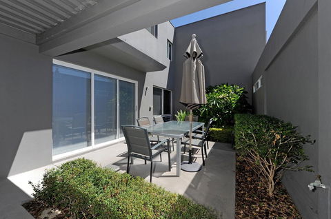 Cottesloe Beach House II - Redcliffe Tourism 21