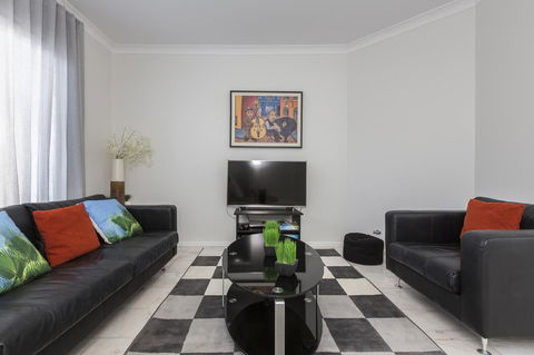 Cottesloe Beach House II - Redcliffe Tourism 6