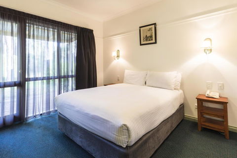 Stay Margaret River - Redcliffe Tourism 1