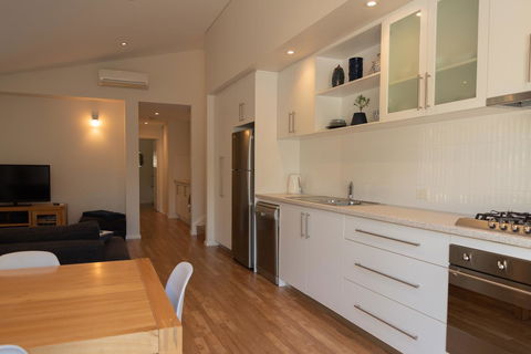 Cape Villas Dunsborough Unit 2 - Redcliffe Tourism 3