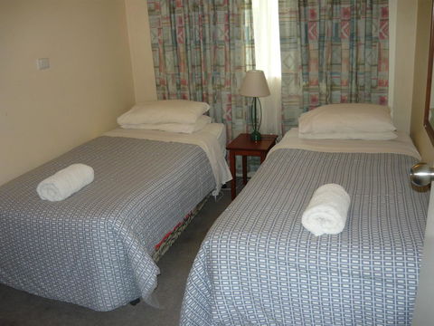 Albany Apartments - Redcliffe Tourism 13