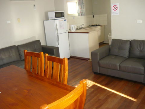 Albany Apartments - Redcliffe Tourism 3