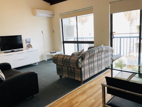 Seashore Memories - Sleeps 3 - Redcliffe Tourism 3