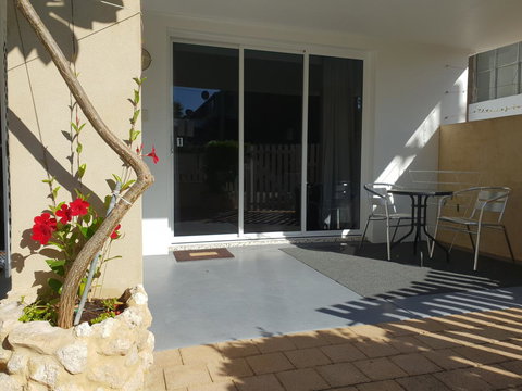 Stirling Apartments - Studio 1 - Redcliffe Tourism 7