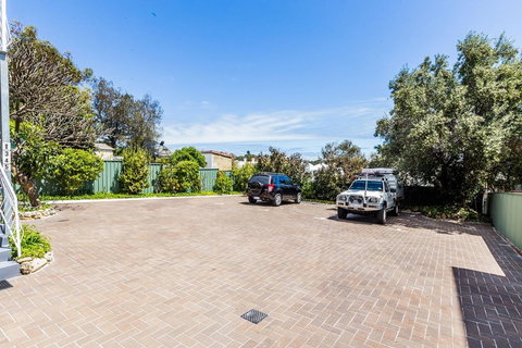 Stirling Apartments - Studio 1 - Redcliffe Tourism 5