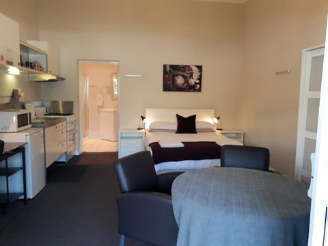Stirling Apartments - Studio 1 - Redcliffe Tourism 4