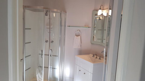 Stirling Apartments - Studio 1 - Redcliffe Tourism 3