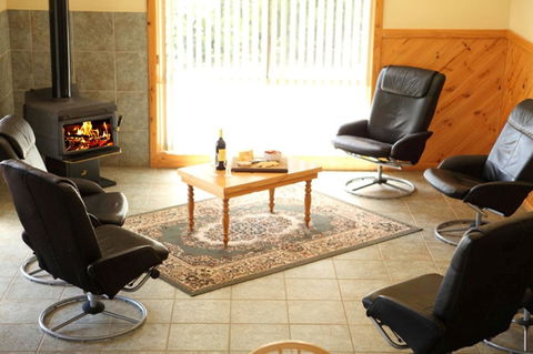 Riverside Retreat Chalets, Walpole - Redcliffe Tourism 9