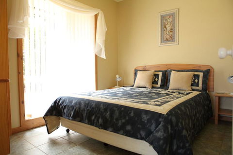 Riverside Retreat Chalets, Walpole - Redcliffe Tourism 7