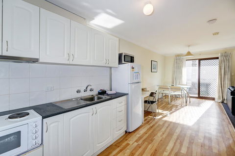 West Beach Lagoon 208 â€“ Great Value! - Redcliffe Tourism 12