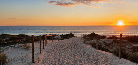 West Beach Lagoon 208 â€“ Great Value! - Redcliffe Tourism 26