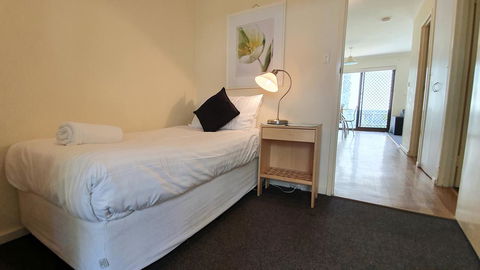 West Beach Lagoon 208 â€“ Great Value! - Redcliffe Tourism 7