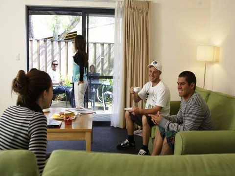 Leeuwin Apartments - Redcliffe Tourism 11
