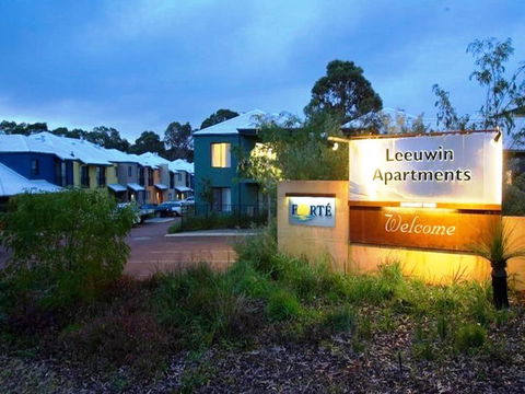 Leeuwin Apartments - Redcliffe Tourism 12