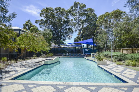 Leeuwin Apartments - Redcliffe Tourism 0