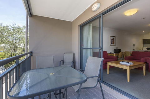 Leeuwin Apartments - Redcliffe Tourism 1