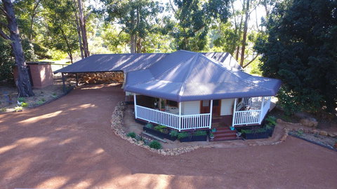 Quiet Escapes Cottages - Redcliffe Tourism 0