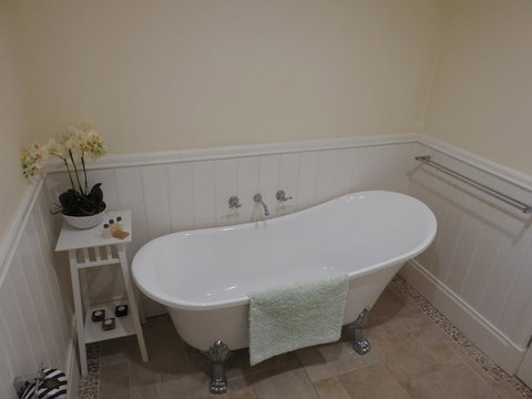 Quiet Escapes Cottages - Redcliffe Tourism 7