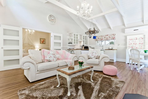 Quiet Escapes Cottages - Redcliffe Tourism 20