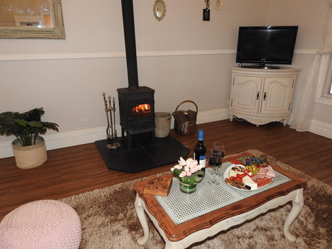 Quiet Escapes Cottages - Redcliffe Tourism 4