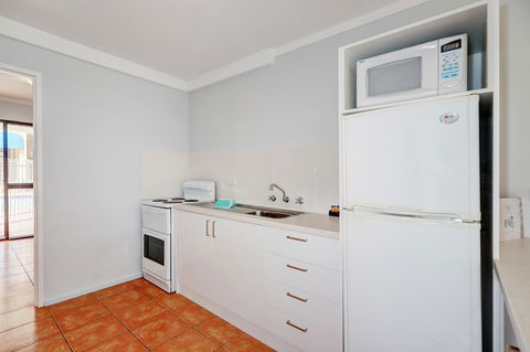 West Beach Lagoon 204 â€“ Ground Floor - Redcliffe Tourism 7