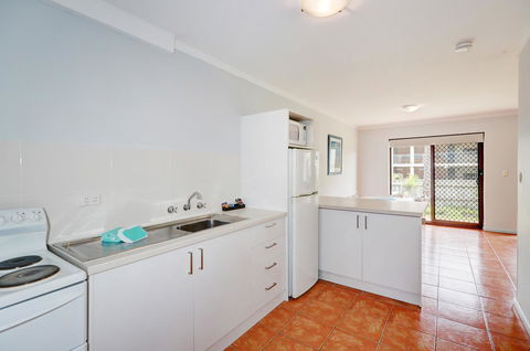 West Beach Lagoon 204 â€“ Ground Floor - Redcliffe Tourism 6