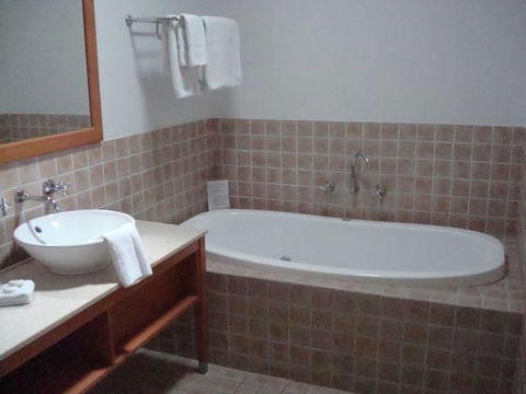 Presidential Bungalow - Redcliffe Tourism 3