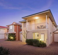 Cooper Street - Redcliffe Tourism