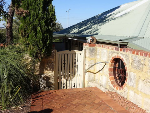 The Blacksmiths Cottage - Redcliffe Tourism 20