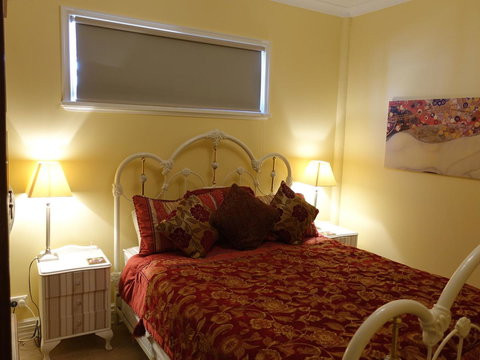 The Blacksmiths Cottage - Redcliffe Tourism 24